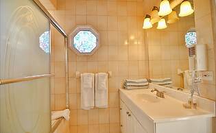 Tropical Lagoon Resort