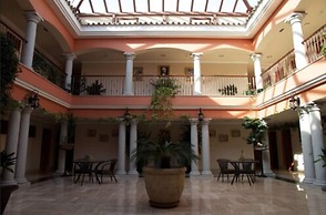 Hotel Los Dólmenes