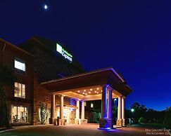 Holiday Inn Express & Suites Fredericksburg by IHG