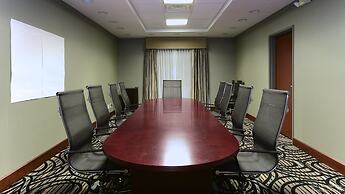 Holiday Inn Express & Suites Fredericksburg by IHG