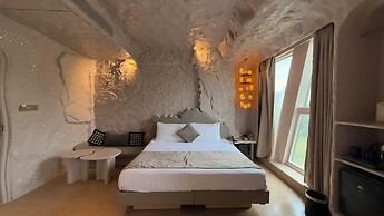 Dragonfly - The Art Hotel