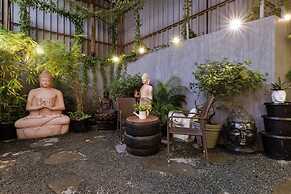 Dragonfly - The Art Hotel