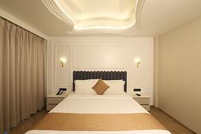 Dragonfly - The Art Hotel