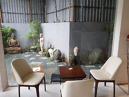 Dragonfly Hotel - The Art Hotel