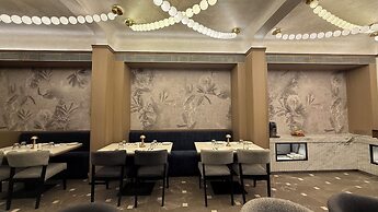 Dragonfly - The Art Hotel
