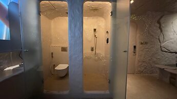 Dragonfly - The Art Hotel