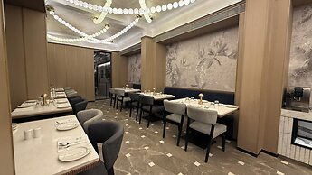Dragonfly - The Art Hotel