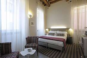 Trevi Palace Luxury Inn