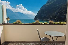 Bellavista Lakefront Hotel & Apartments