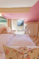 Bellavista Lakefront Hotel & Apartments