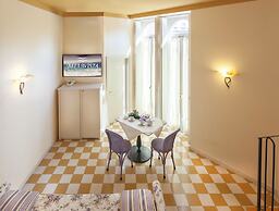 Bellavista Lakefront Hotel & Apartments