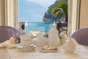 Bellavista Lakefront Hotel & Apartments