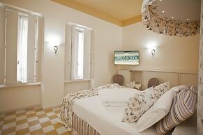 Bellavista Lakefront Hotel & Apartments