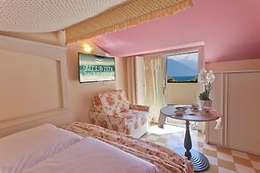 Bellavista Lakefront Hotel & Apartments