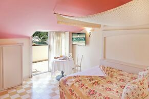 Bellavista Lakefront Hotel & Apartments