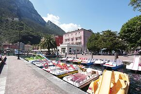 Bellavista Lakefront Hotel & Apartments