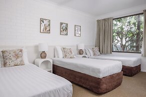 Main Beach Apartments