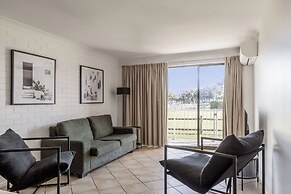 Main Beach Apartments