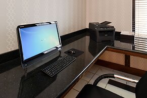 Holiday Inn Express & Suites Greenfield by IHG