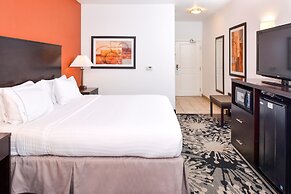 Holiday Inn Express & Suites Greenfield by IHG