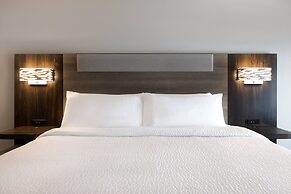 Holiday Inn Express & Suites Kansas City KU Medical Center by IHG