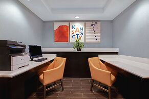 Holiday Inn Express & Suites Kansas City KU Medical Center by IHG