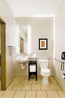 Clubhouse Hotel & Suites Pierre