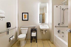 Clubhouse Hotel & Suites Pierre
