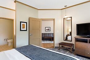 Clubhouse Hotel & Suites Pierre