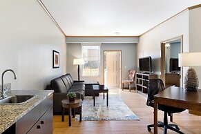 Clubhouse Hotel & Suites Pierre