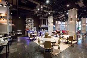 Sparks Life Jakarta, ARTOTEL Curated