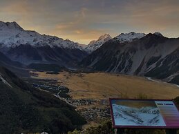 Aoraki Mount Cook Alpine Lodge