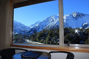Aoraki Mount Cook Alpine Lodge