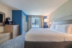 Holiday Inn Express and Suites Kansas City Airport by IHG