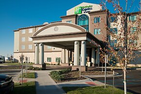 Holiday Inn Express and Suites Kansas City Airport by IHG