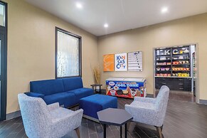 Holiday Inn Express and Suites Kansas City Airport by IHG