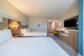 Holiday Inn Express and Suites Kansas City Airport by IHG