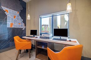 Holiday Inn Express and Suites Kansas City Airport by IHG