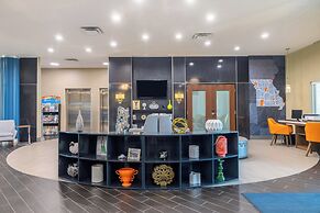 Holiday Inn Express and Suites Kansas City Airport by IHG