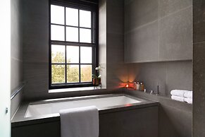 Grosvenor House Suites