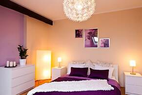 Blooms Inn & Apartments