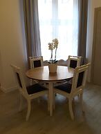 Blooms Inn & Apartments