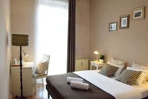 Blooms Inn & Apartments