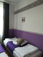 Blooms Inn & Apartments