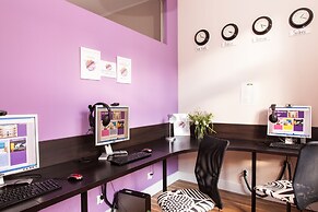 Blooms Inn & Apartments