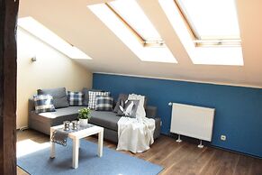 Blooms Inn & Apartments