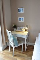 Blooms Inn & Apartments