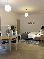 Blooms Inn & Apartments