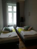 Blooms Inn & Apartments