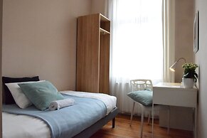 Blooms Inn & Apartments